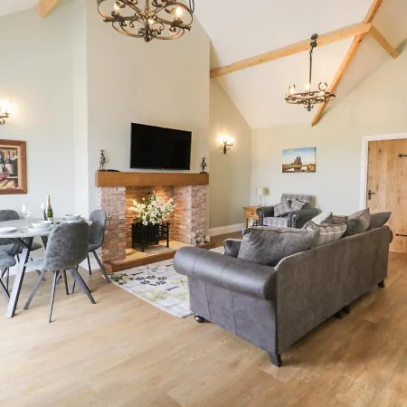 Abbey View At Broadings Farm *