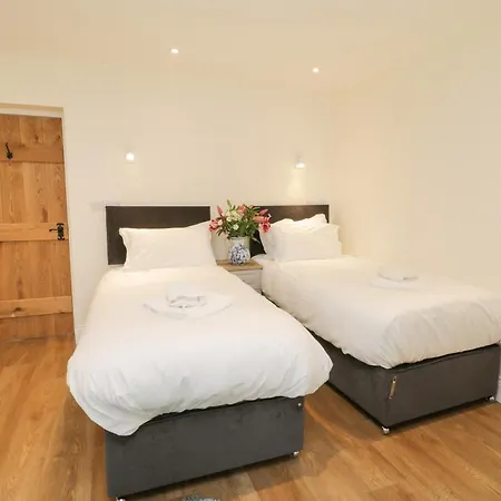 Abbey View At Broadings Farm